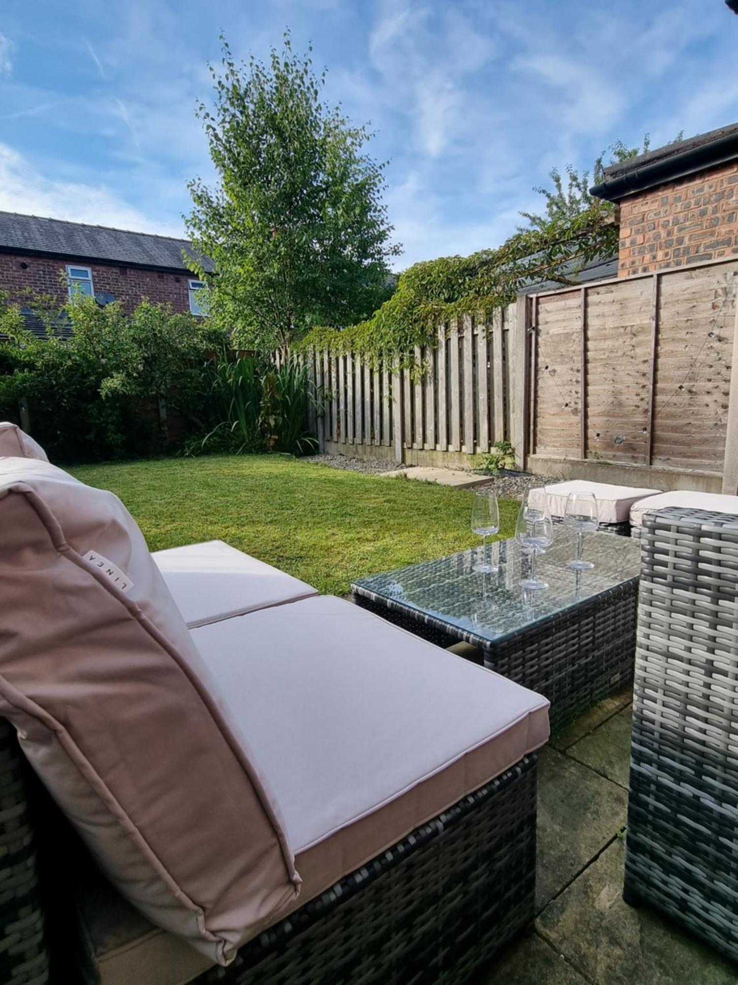 The Heart - Cosy 3 Bedroom House With Double Driveway And Garden In Mánchester Exterior foto