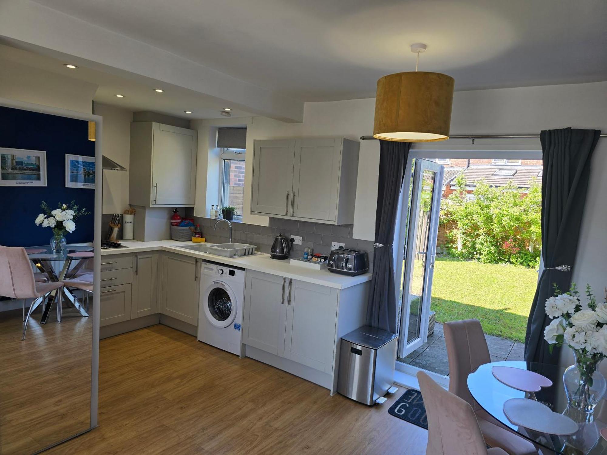 The Heart - Cosy 3 Bedroom House With Double Driveway And Garden In Mánchester Exterior foto